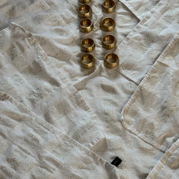 Tahari Home White & Gold Metallic Stripe Table Linens Set 8 Gold Napkin Rings - Picture 3 of 9